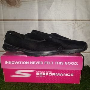 Sketchers Go Walk 3 Revive Black Slip On